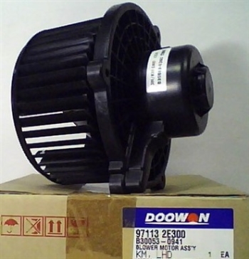 Мотор ( вентилятор ) печки  / 971132E200